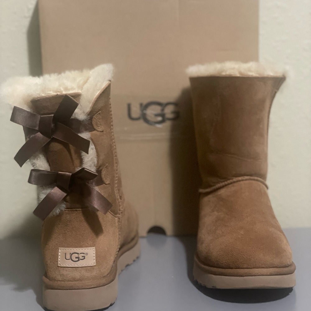 Bow tie Uggs